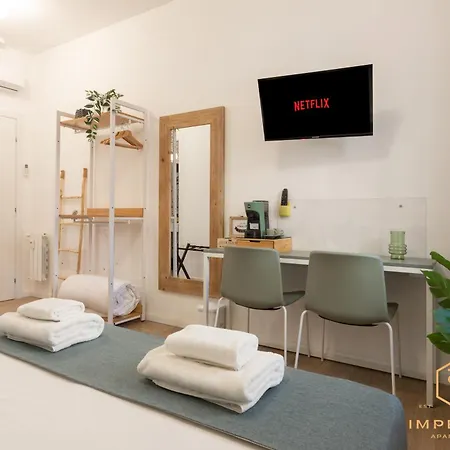 بيت ضيافة Imperium Luxury - 100mt To Metro A, 5 Min To Center, Pvt Bathroom, A-c