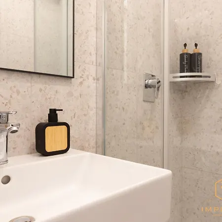 Imperium Luxury - 100mt To Metro A, 5 Min To Center, Pvt Bathroom, A-c بيت ضيافة