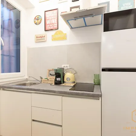 Imperium Luxury - 100mt To Metro A, 5 Min To Center, Pvt Bathroom, A-c بيت ضيافة