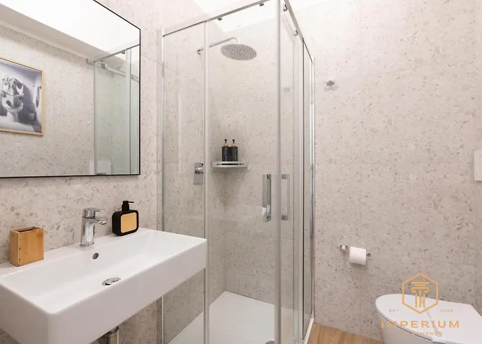 Imperium Luxury - 100mt To Metro A, 5 Min To Center, Pvt Bathroom, A-c