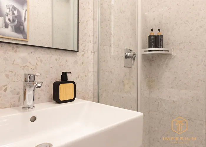 Imperium Luxury - 100mt To Metro A, 5 Min To Center, Pvt Bathroom, A-c ゲストハウス